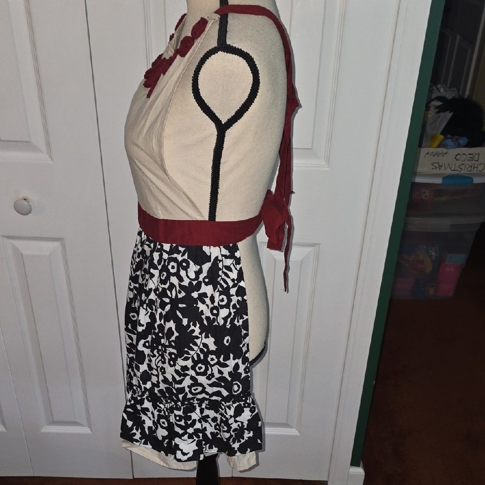 SIMPLY ENVOGUE Stylish Black Red Cream Apron Floral Apron - Picture 7 of 14